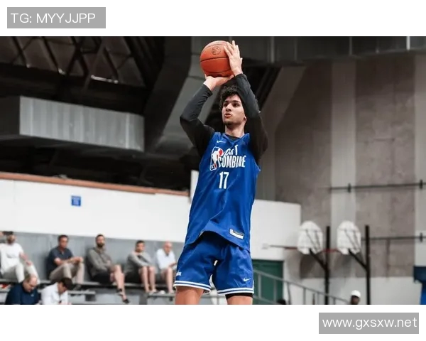 里萨谢：特雷·杨赛后与全队进行了交流，那是一次深刻的谈话